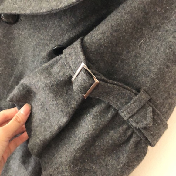 Grey Wool Coat with elegant design - Picture 3 of 6